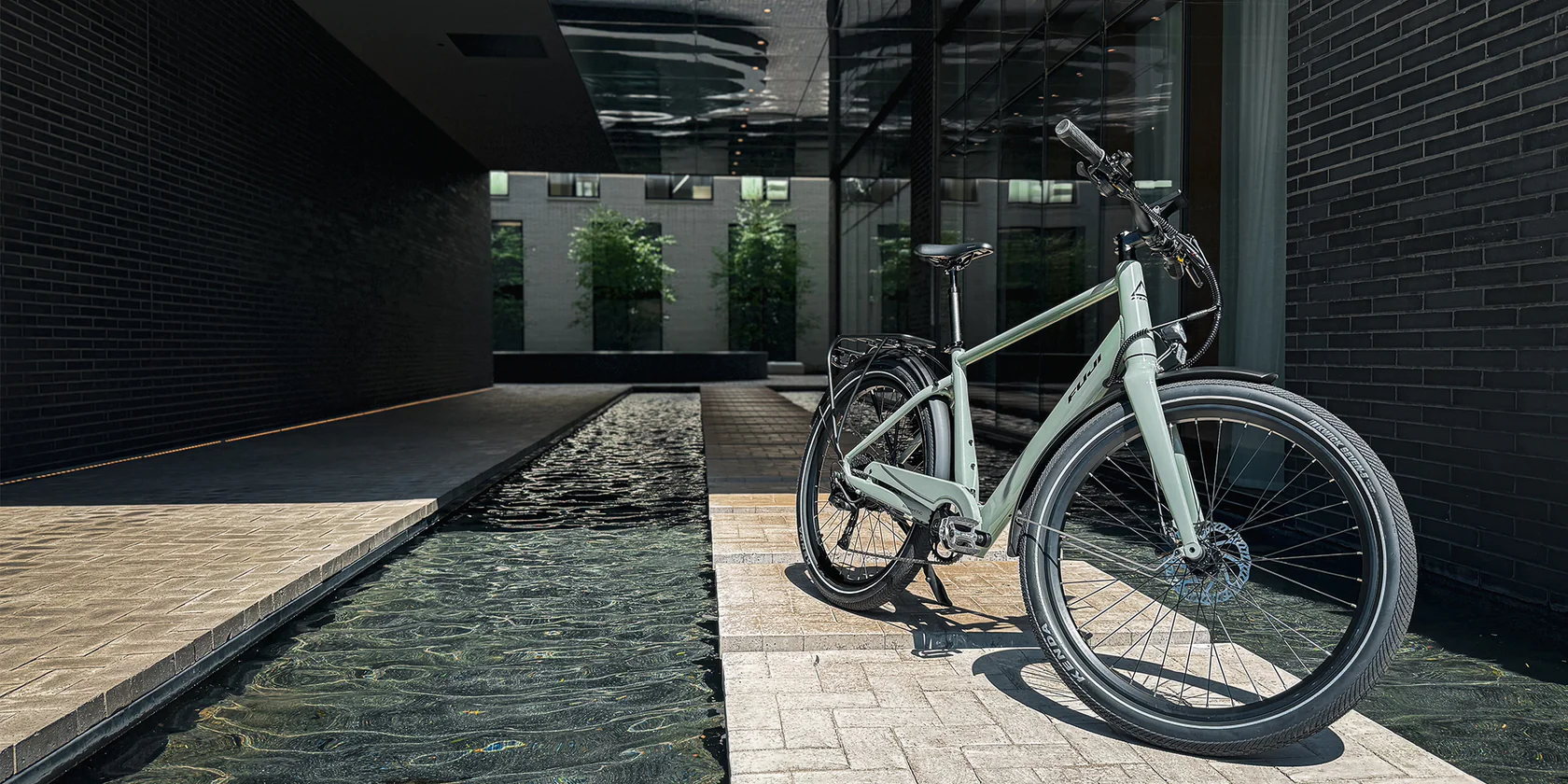 Front Page -SRAM Sales Store boulevard banner desk